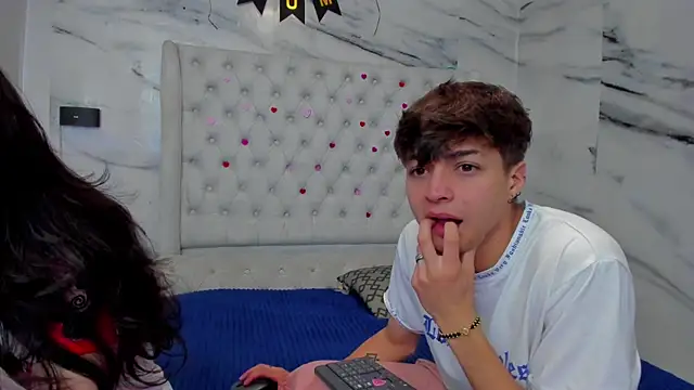 Ari and Storm online show from 05/09/26, 04:54