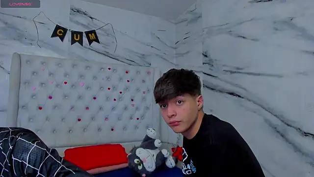 Ari and Storm online show from 05/19/26, 03:41