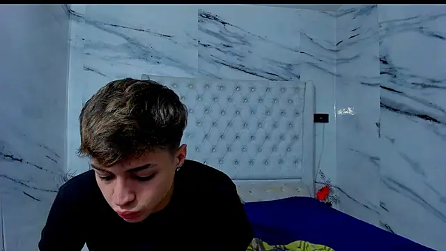 Ari and Storm online show from 12/01/25, 01:34