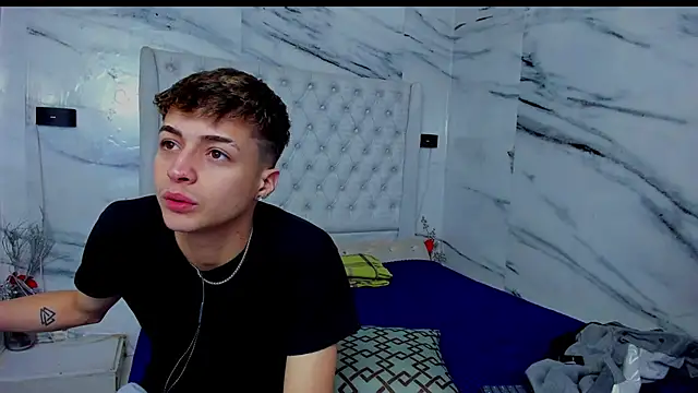 Ari and Storm online show from 11/25/25, 01:33