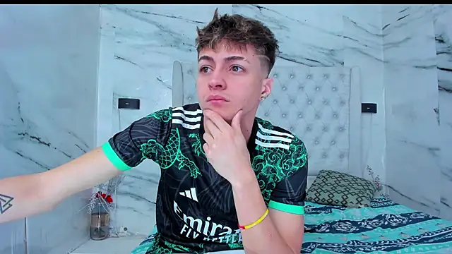 Ari and Storm online show from 11/22/25, 01:10