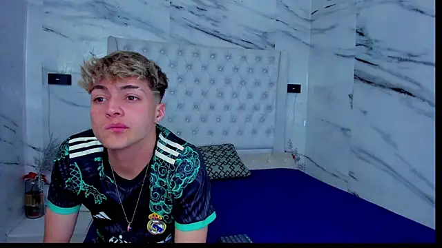 Ari and Storm online show from 10/22/25, 02:22