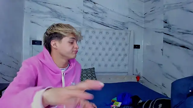 Ari and Storm online show from 09/12/25, 02:50