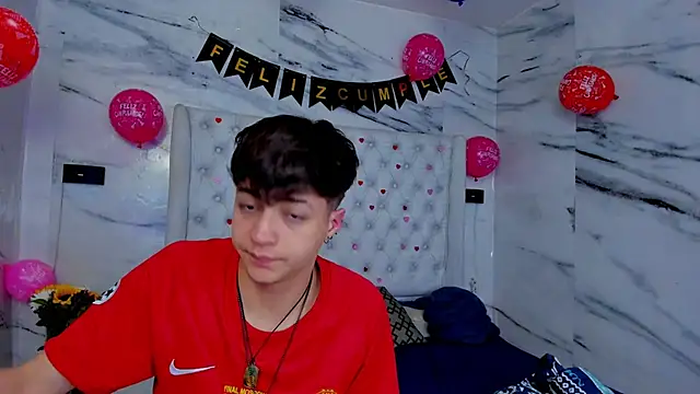 Snapshot of Ari_and_Storm chatting on 02/19/26, 02:47 Ari and Storm online show from 02/19/26, 02:47