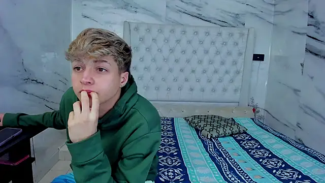 Ari and Storm online show from 10/10/25, 01:45