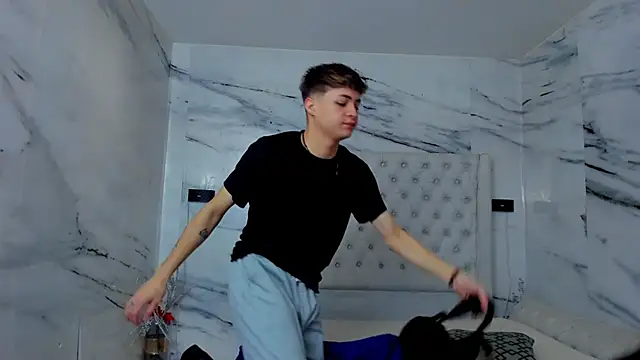 Ari and Storm online show from 12/20/25, 01:58