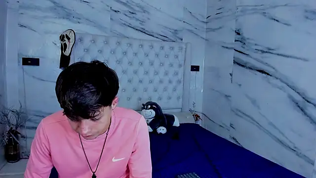 Snapshot of Ari_and_Storm chatting on 02/05/26, 01:01 Ari and Storm online show from 02/05/26, 01:01