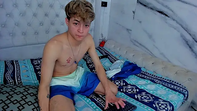 Ari and Storm online show from 09/19/25, 01:42