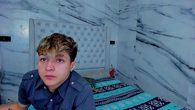 Ari and Storm online show from 11/12/25, 01:15