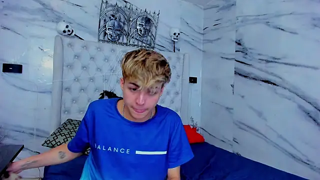 Ari and Storm online show from 11/08/25, 03:15