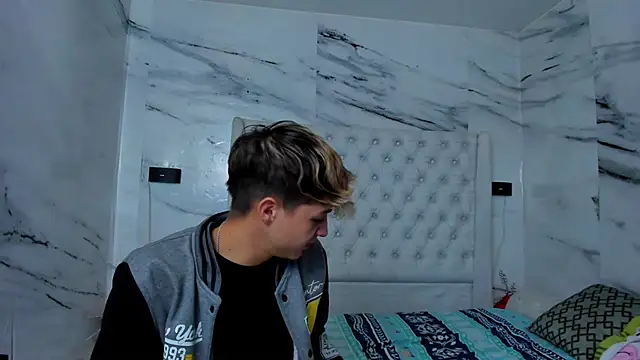 Ari and Storm online show from 11/16/25, 01:27