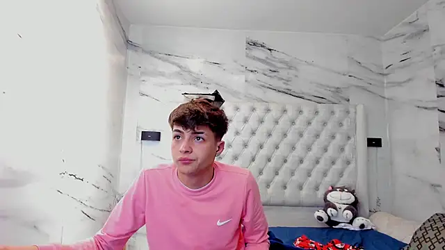 Snapshot of Ari_and_Storm chatting on 01/17/26, 03:48 Ari and Storm online show from 01/17/26, 03:48