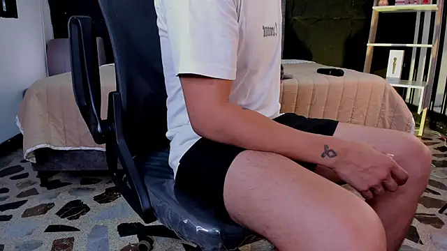 Snapshot of LiamDeep chatting on 07/14/26, 08:15 LiamDeep online show from 07/14/26, 08:15