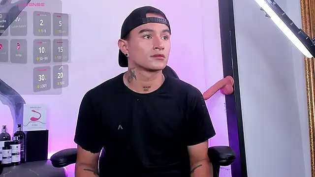 LiamDeep online show from 10/19/25, 06:21