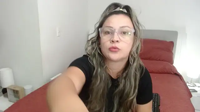 Snapshot of sophie_lopez1 chatting on 10/11/25, 03:40 sophie lopez1 online show from 10/11/25, 03:40