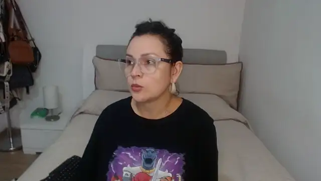 Snapshot of sophie_lopez1 chatting on 06/21/26, 02:28 sophie lopez1 online show from 06/21/26, 02:28