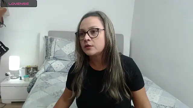 Snapshot of sophie_lopez1 chatting on 02/08/25, 02:47 sophie lopez1 online show from 02/08/25, 02:47