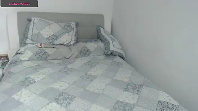 Snapshot of sophie_lopez1 chatting on 01/25/25, 04:13 sophie lopez1 online show from 01/25/25, 04:13