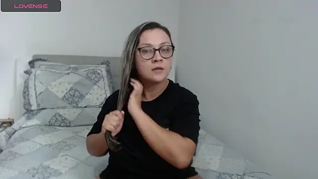 Snapshot of sophie_lopez1 chatting on 01/28/25, 03:15 sophie lopez1 online show from 01/28/25, 03:15