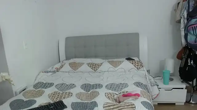 Snapshot of sophie_lopez1 chatting on 11/26/25, 01:05 sophie lopez1 online show from 11/26/25, 01:05