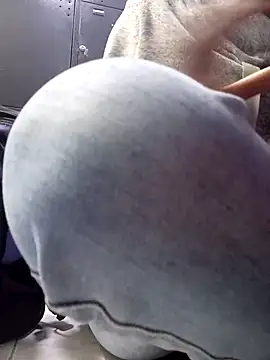 AmiraMorgan online show from 11/30/25, 04:02