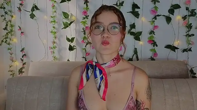 Snapshot of MiaWinxxx chatting on 09/11/25, 09:15 MiaWinxxx online show from 09/11/25, 09:15