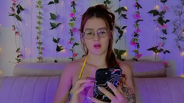 Snapshot of MiaWinxxx chatting on 10/13/25, 09:27 MiaWinxxx online show from 10/13/25, 09:27