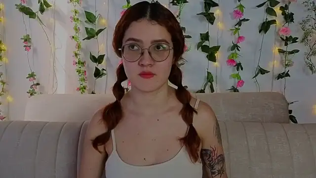 Snapshot of MiaWinxxx chatting on 10/07/25, 08:21 MiaWinxxx online show from 10/07/25, 08:21