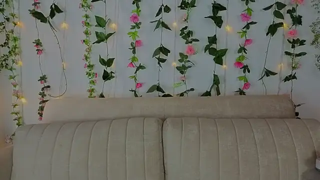 Snapshot of MiaWinxxx chatting on 10/09/25, 08:20 MiaWinxxx online show from 10/09/25, 08:20