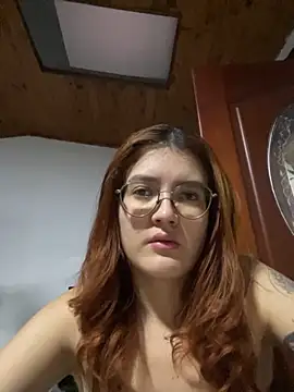 Snapshot of MiaWinxxx chatting on 10/15/25, 10:40 MiaWinxxx online show from 10/15/25, 10:40