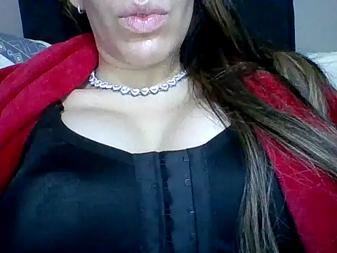 Snapshot of Yasleal chatting on 04/11/26, 05:15 Yasleal online show from 04/11/26, 05:15
