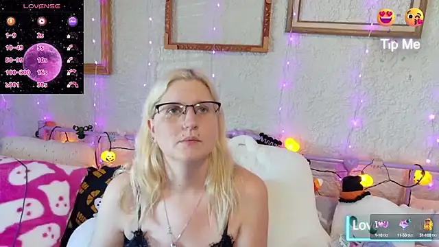 Snapshot of samanthamalichite chatting on 10/09/25, 07:47 samanthamalichite online show from 10/09/25, 07:47