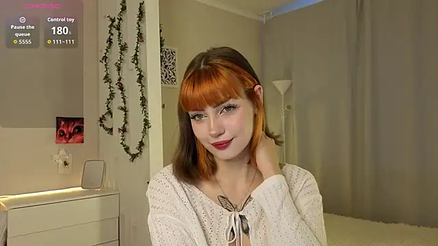 Snapshot of PurrrBerry chatting on 10/06/25, 04:35 PurrrBerry online show from 10/06/25, 04:35