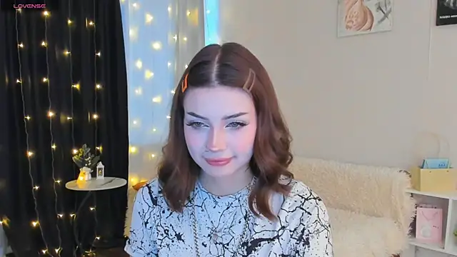 Snapshot of PurrrBerry chatting on 01/06/26, 04:27 PurrrBerry online show from 01/06/26, 04:27