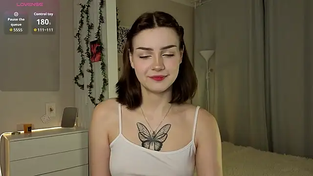 Snapshot of PurrrBerry chatting on 10/26/25, 03:40 PurrrBerry online show from 10/26/25, 03:40