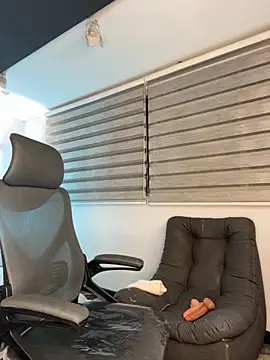 SkyThompson online show from 11/10/25, 05:23