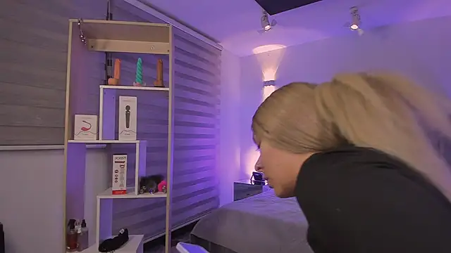 SkyThompson online show from 12/15/25, 05:02