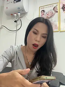 Snapshot of Baby-mmm chatting on 10/07/25, 09:32 Baby-mmm online show from 10/07/25, 09:32