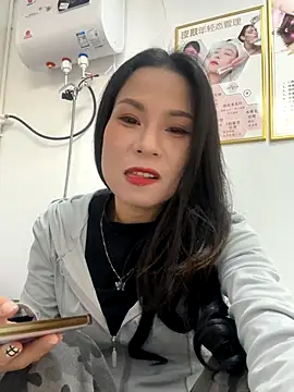 Baby-mmm online show from 10/23/25, 04:11