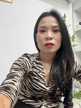 Baby-mmm online show from 10/27/25, 09:21