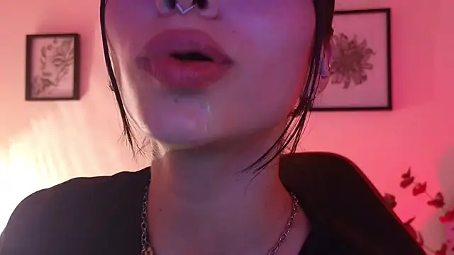 Hollyxx  online show from 05/05/26, 02:14