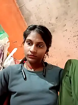 Snapshot of Jyoti_thakurr chatting on 10/08/25, 08:49 Jyoti thakurr online show from 10/08/25, 08:49