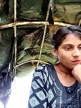 Snapshot of Jyoti_thakurr chatting on 09/11/25, 06:46 Jyoti thakurr online show from 09/11/25, 06:46