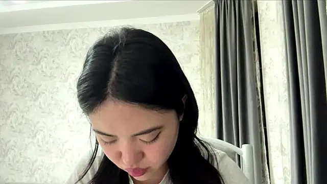 Snapshot of MIMIMary chatting on 10/17/25, 01:24 MIMIMary online show from 10/17/25, 01:24