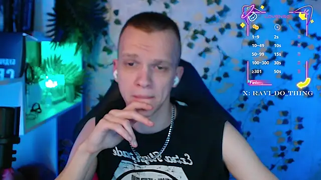 Snapshot of frozen_boy chatting on 09/09/25, 03:54 frozen boy online show from 09/09/25, 03:54