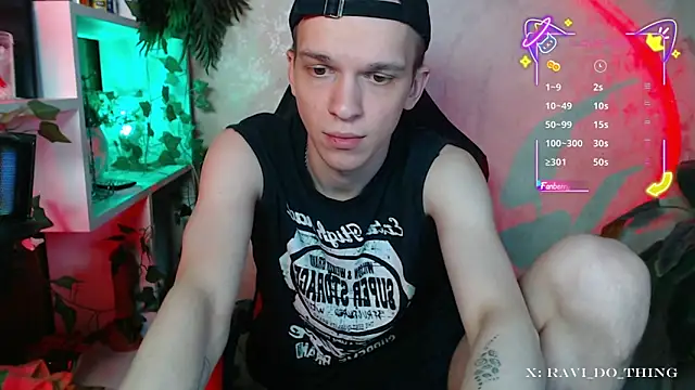 Snapshot of frozen_boy chatting on 11/03/25, 04:43 frozen boy online show from 11/03/25, 04:43