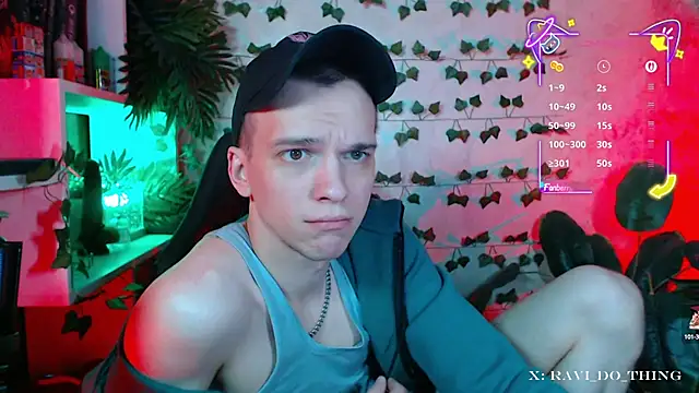 Snapshot of frozen_boy chatting on 09/24/25, 04:57 frozen boy online show from 09/24/25, 04:57