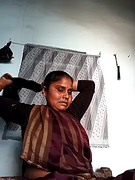 Sheema tyagi online show from 11/28/25, 08:58