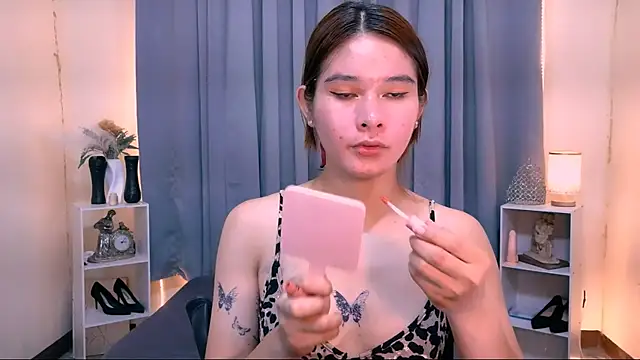 Snapshot of sassymimi69 chatting on 06/22/26, 01:52 sassymimi69 online show from 06/22/26, 01:52