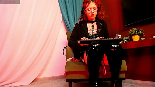 NoelleGothicShadow online show from 09/12/25, 08:41